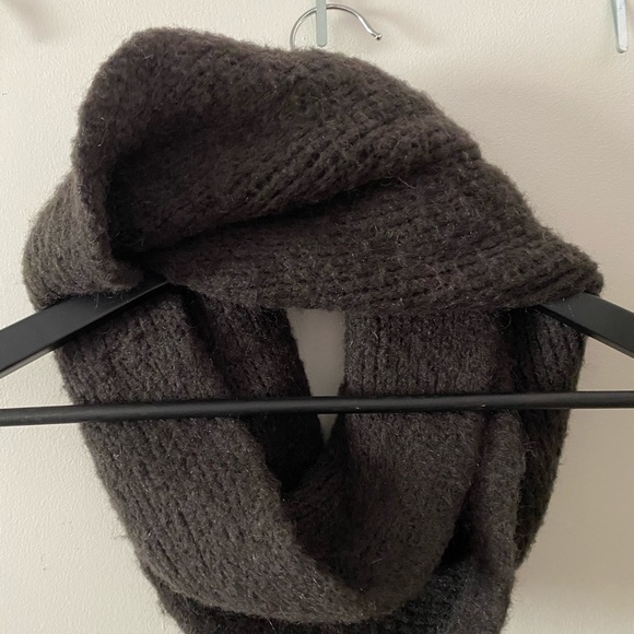 TNA Infinity Scarf - Picture 2 of 4